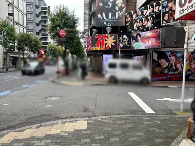 蘭〇（ランマル）への道順 12／16：右手の一つ目の路地を越えて直進を続けます。