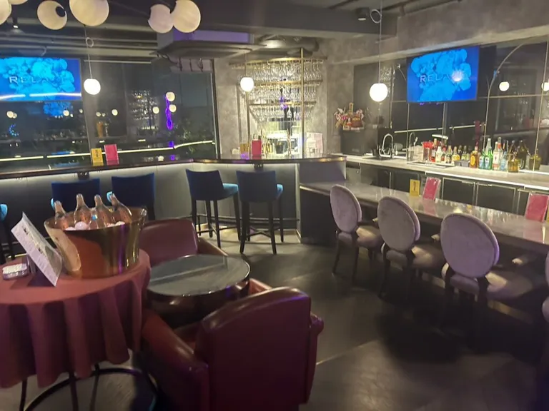 B4 （ビーフォー）の店内