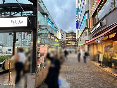 粋酔 （スイスイ）への道順 2／4：駅を左手に直進をします。