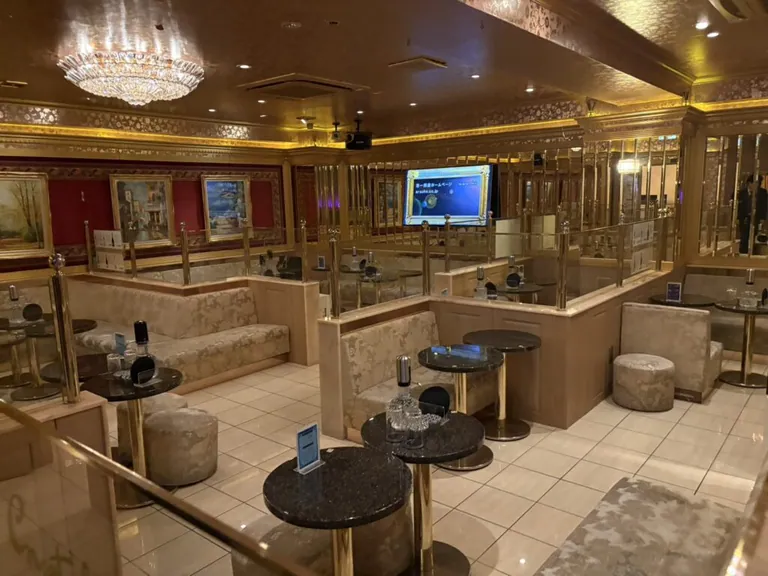 クリスタルシューズの店内
