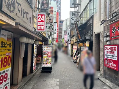 サラへの道順 9／12：直進します。