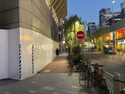 サロンへの道順 5／11：横断歩道を渡ったら右折します。