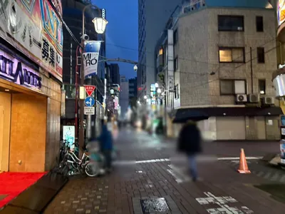 アールクラブへの道順 7／8：十字路を超えて直進を続けます。
