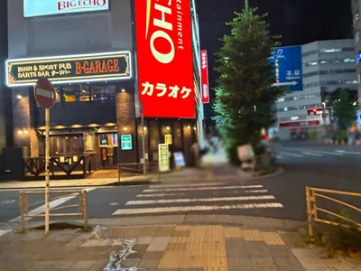 ステージへの道順 4／12：一つ目の路地を越えて直進します。