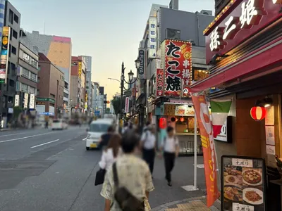 マルメロエットへの道順 5／10：二つ目の右手路地も越えて直進します。