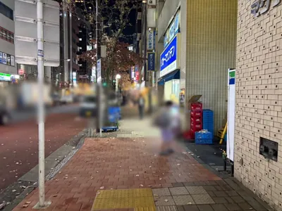 サンセットラウンジェット （Sunset Lounget 新橋）への道順 5／6：右手路地を越えて直進します。