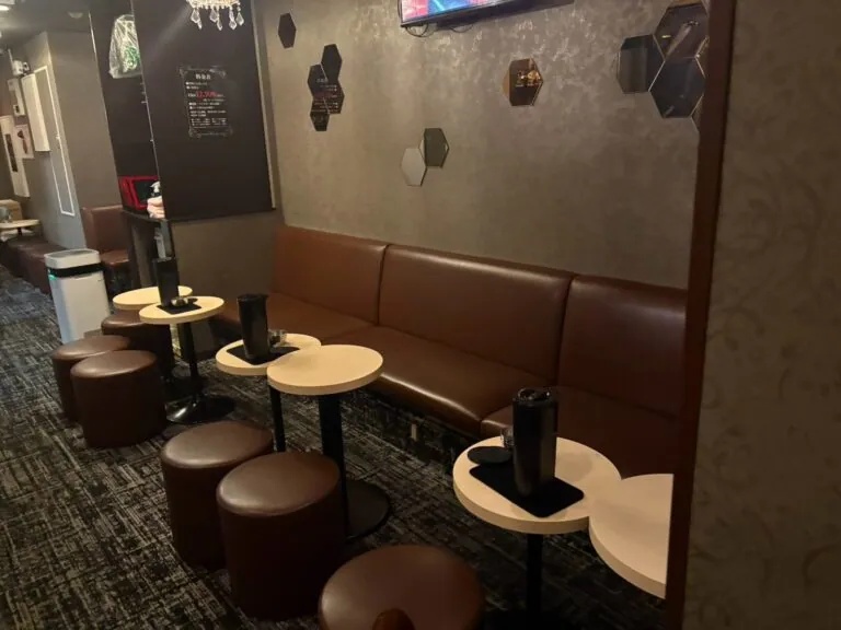 姉キャバ神田南口店 (アネキャバ）の店内