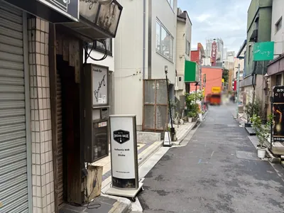 ソニョへの道順 6／6：少し進むと左手に上野ソニョの入る「マガザン上野広小路2」があります。