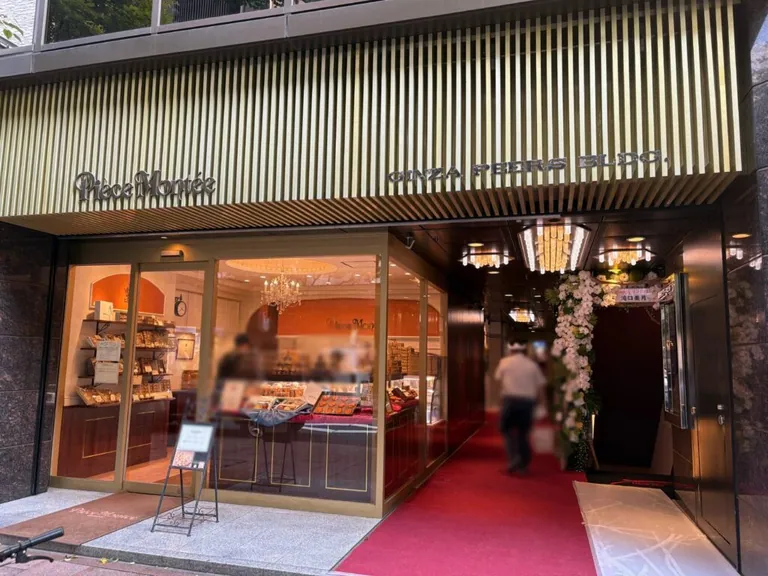 ルージュの店内