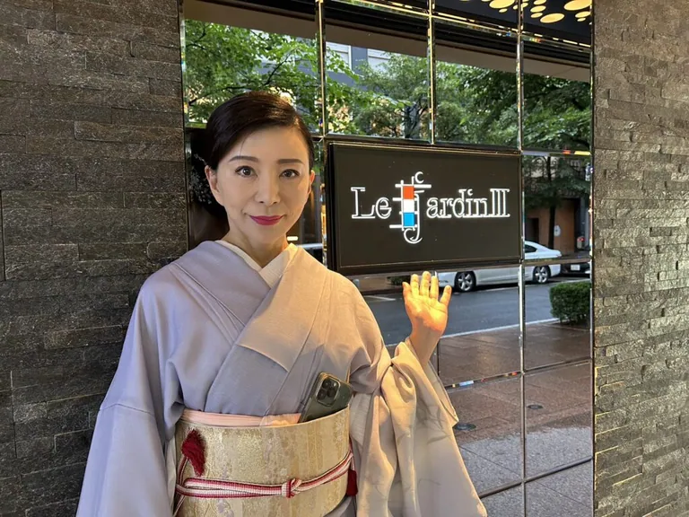 月の庭 （ツキノニワ）の店内