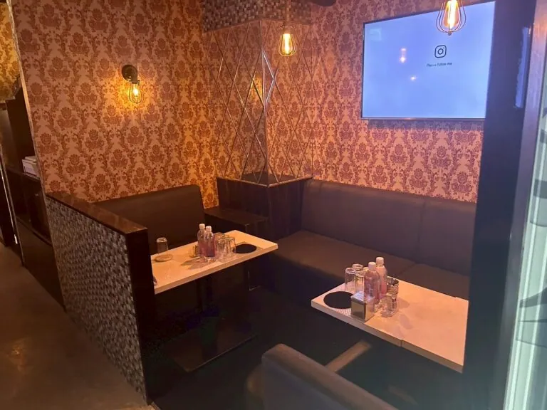 ダブルアールの店内