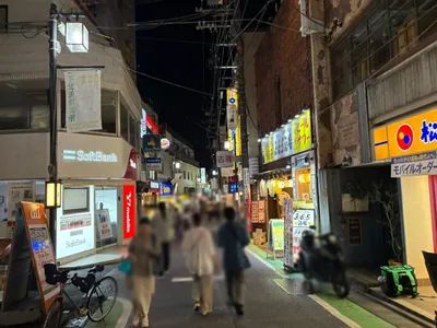 バリエンテへの道順 4／9：左手路地を越えて直進をします。