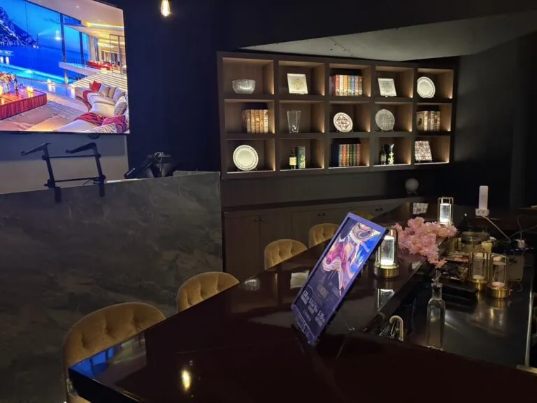 四ツ谷 サロンド四谷の店内