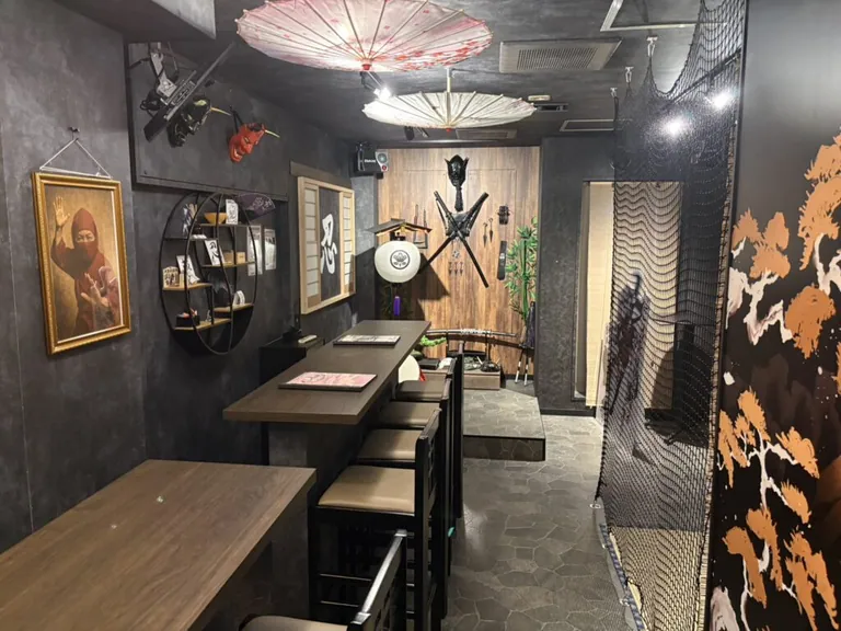 秋葉原　くノ一育成所 （東京忍者BAR 秋葉原 くノ一育成所）の店内