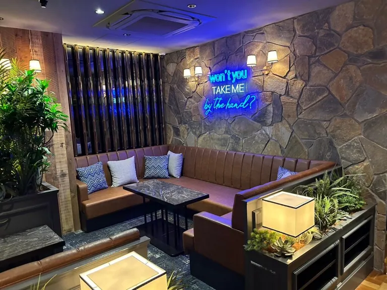 ミーツバーの店内