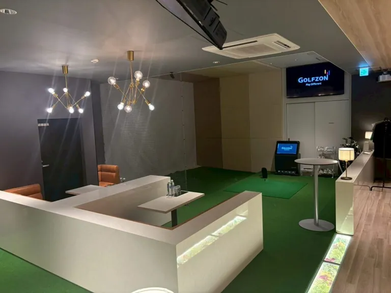ヒャッカリョウラン （百花繚乱）の店内