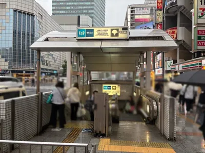 クラスへの道順 1／8：「上野広小路駅」A3出口を出ます。