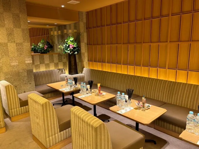 柳 （ヤナギ）の店内