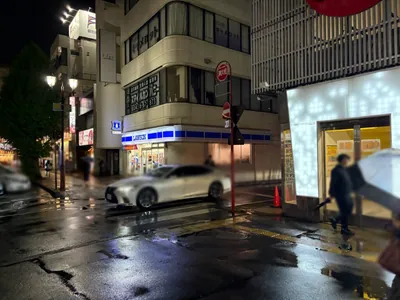 五井　アウローラへの道順 2／4：駅を背にして直進し、一つ目の路地を越えます。