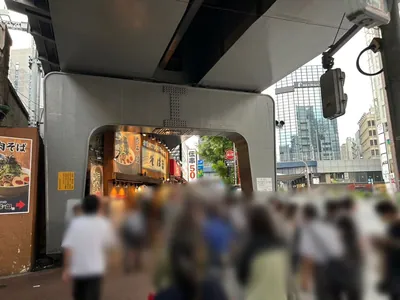ソウへの道順 4／9：道路を右手に直進します。