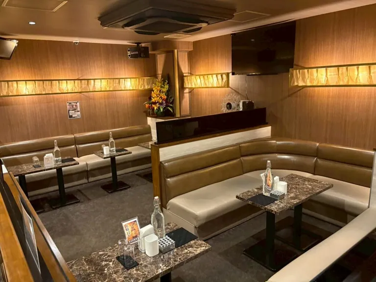 五井 エデンの店内