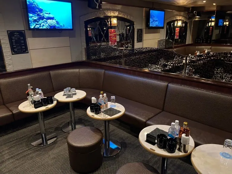 別世界 （ベツセカイ）の店内