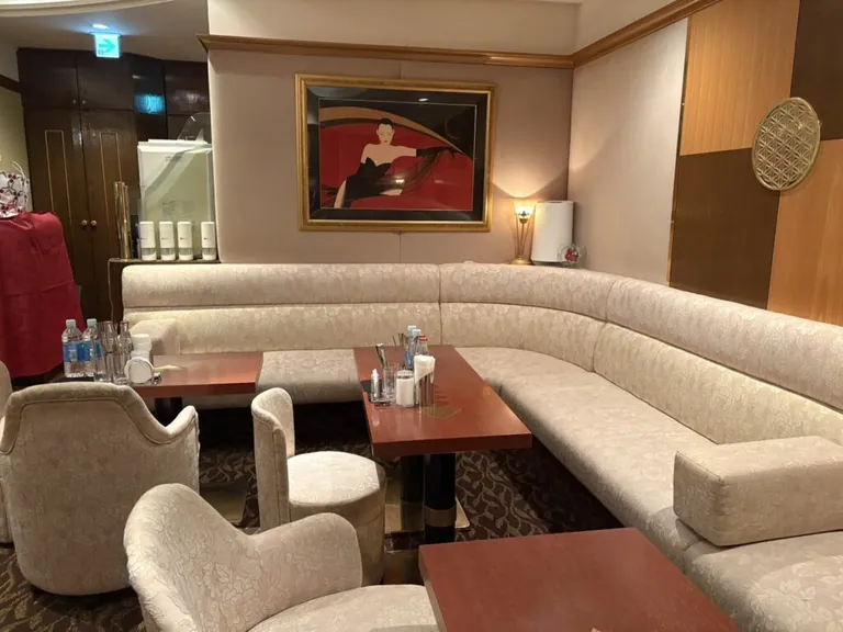 ルナピエーナの店内