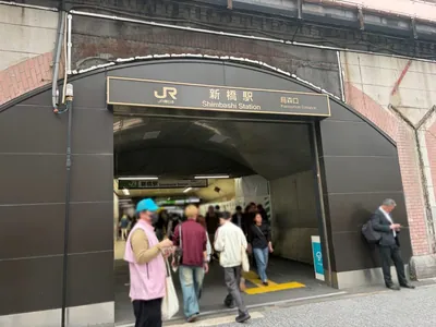 アバターへの道順 1／6：各線「新橋駅」烏森口を出ます。