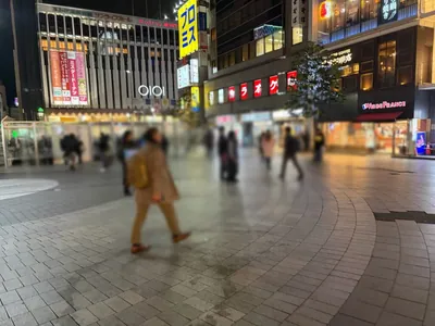享楽 昼 （キョウラク）への道順 2／9：ロータリーを左手に直進します。