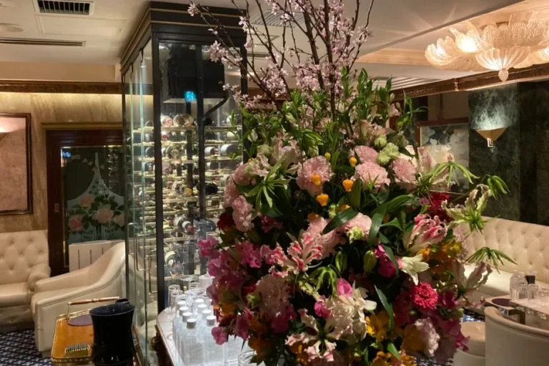 ロイヤルガーデンの店内