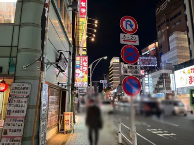 エーピンクトーキョーへの道順 4／8：直進します。