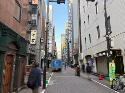 メニルへの道順 10／12：直進します。