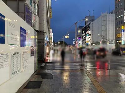 アールクラブへの道順 3／8：一つ目の路地を超えて直進します。
