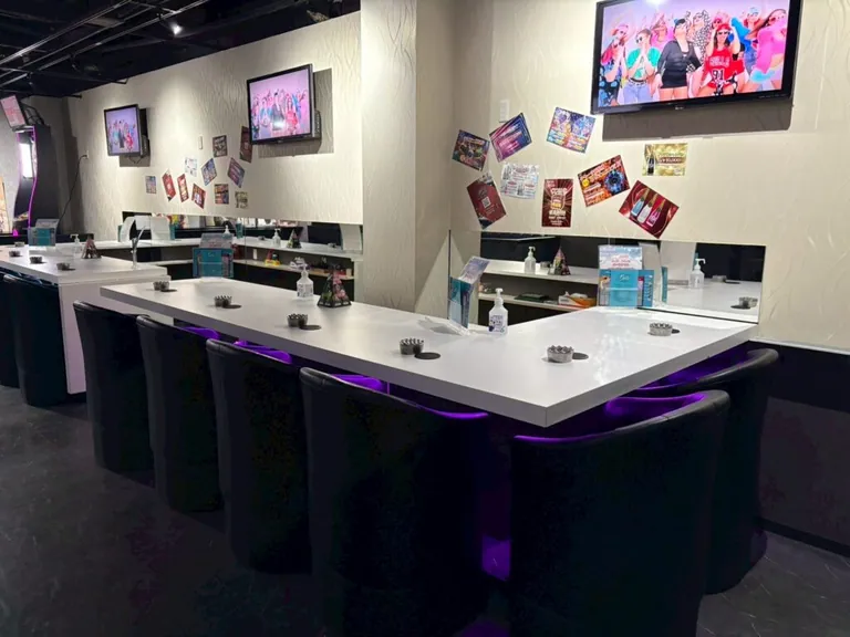 ベルエ （Girl’s Bar &Darts Belle）の店内