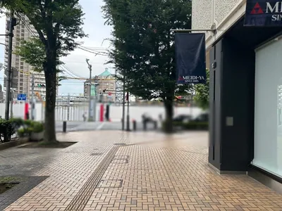 浦和　モダン （Club 杢檀）への道順 4／8：正面に横断歩道が出てきたら右折します。