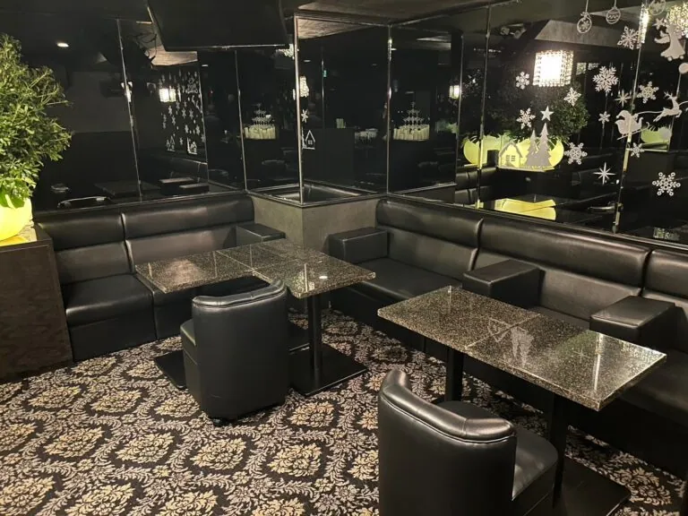 雫 （シズク）の店内