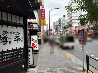 グランクリュへの道順 6／8：左手の二つ目の路地も越えて直進を続けます。
