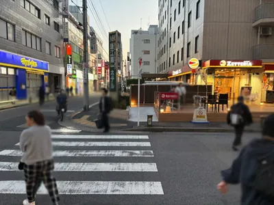 瑞江　ラックスへの道順 4／8：渡ったら左手の横断歩道を渡ります。