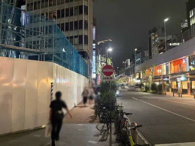 セナへの道順 5／7：横断歩道を渡ったら右折します。