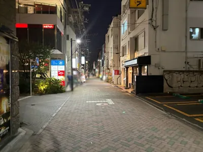 吉祥寺　スペーシアへの道順 8／9：一つ目の左手路地を越えます。