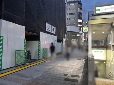 ビゼへの道順 2／8：出口を右手に直進します。