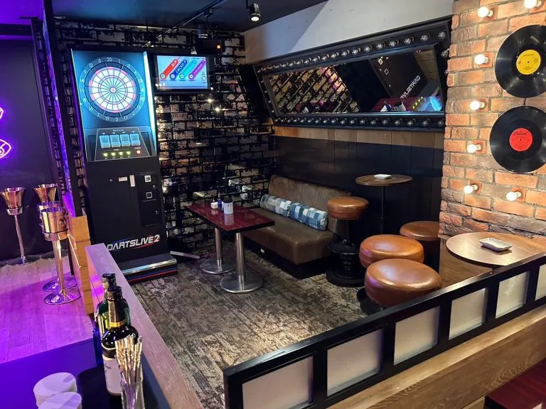 B4 （ビーフォー）の店内