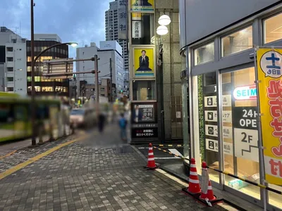 粋酔 （スイスイ）への道順 3／4：右手の二つ目の路地を右折します。