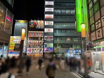 秋葉原　ハグモへの道順 3／4：突き当りを右折します。