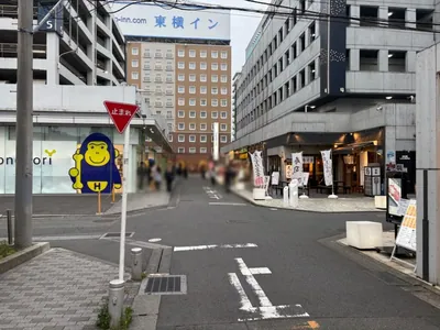 カーニバルへの道順 7／9：二つ目の十字路も超えて直進を続けます。