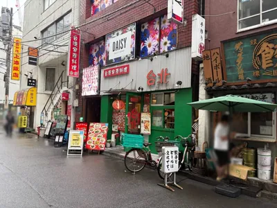 水道橋　デイジーへの道順 5／5：少し進むと右手に水道橋デイジーの入る「MMビル」があります。
