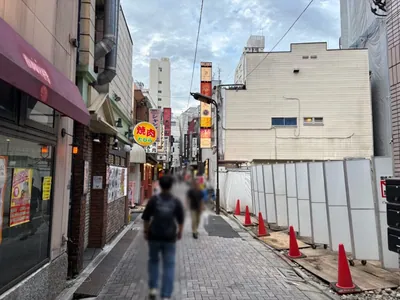 トウェンティワンへの道順 5／7：直進します。