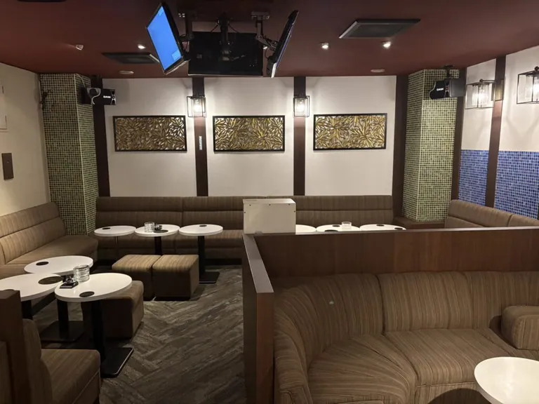 ピンの店内