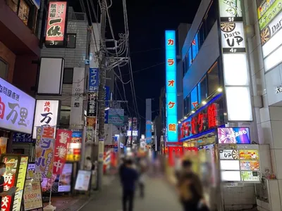 ルパンへの道順 4／5：右折したら直進します。