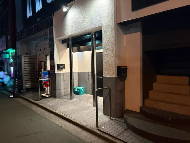蕨　エースの店内